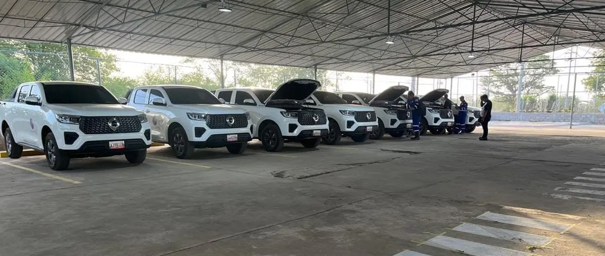 Camionetas pickup de la flota de PPD en el estacionamiento