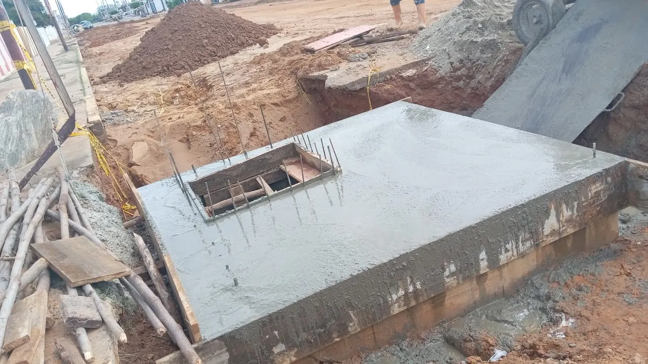 Losa de concreto vaciada sobre una tanquilla