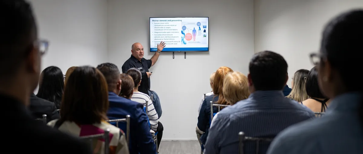 Charla técnica con presentación en sala de PPD